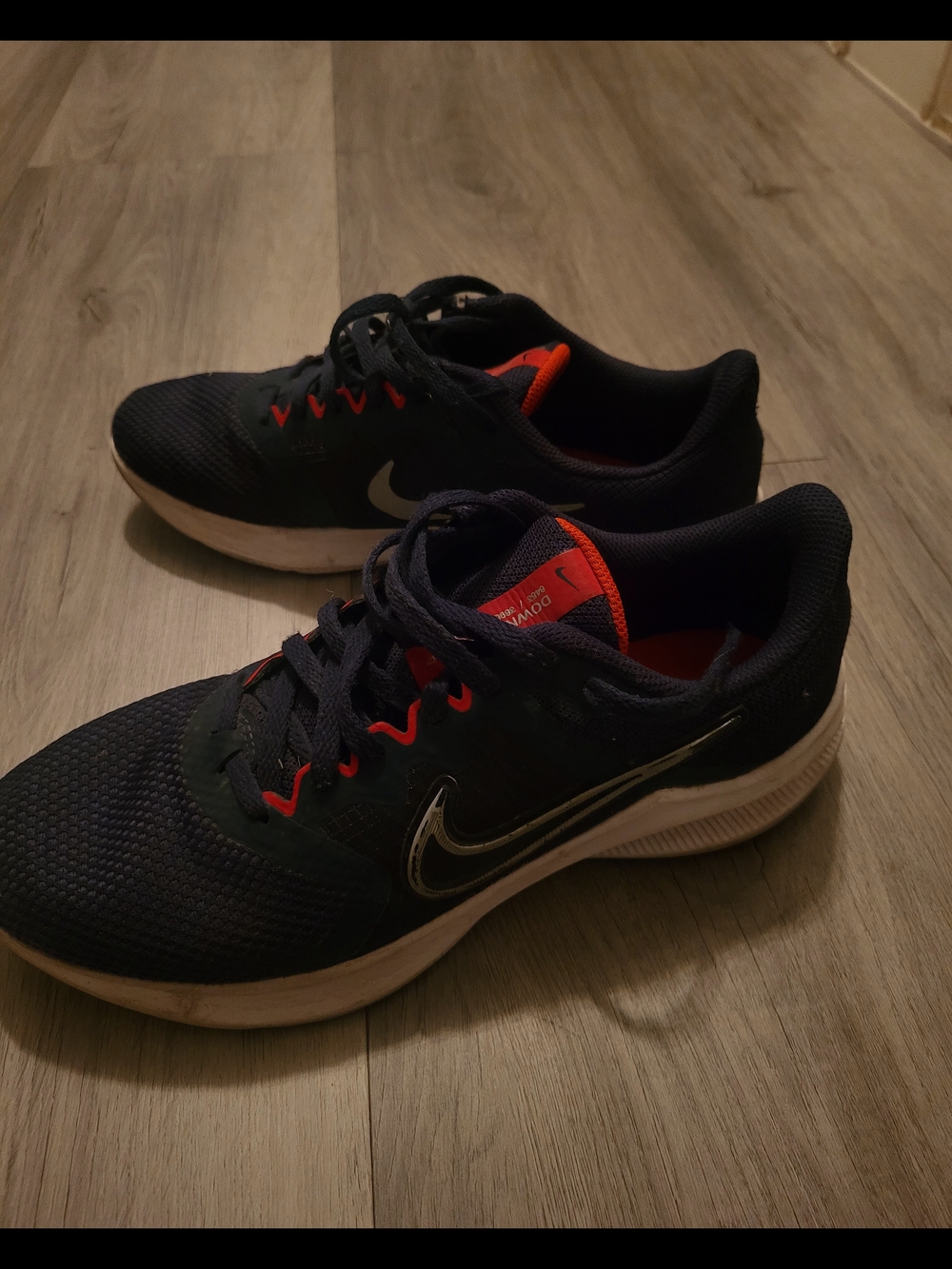 Nike Men’s Navy Running Shoes with Red Accents